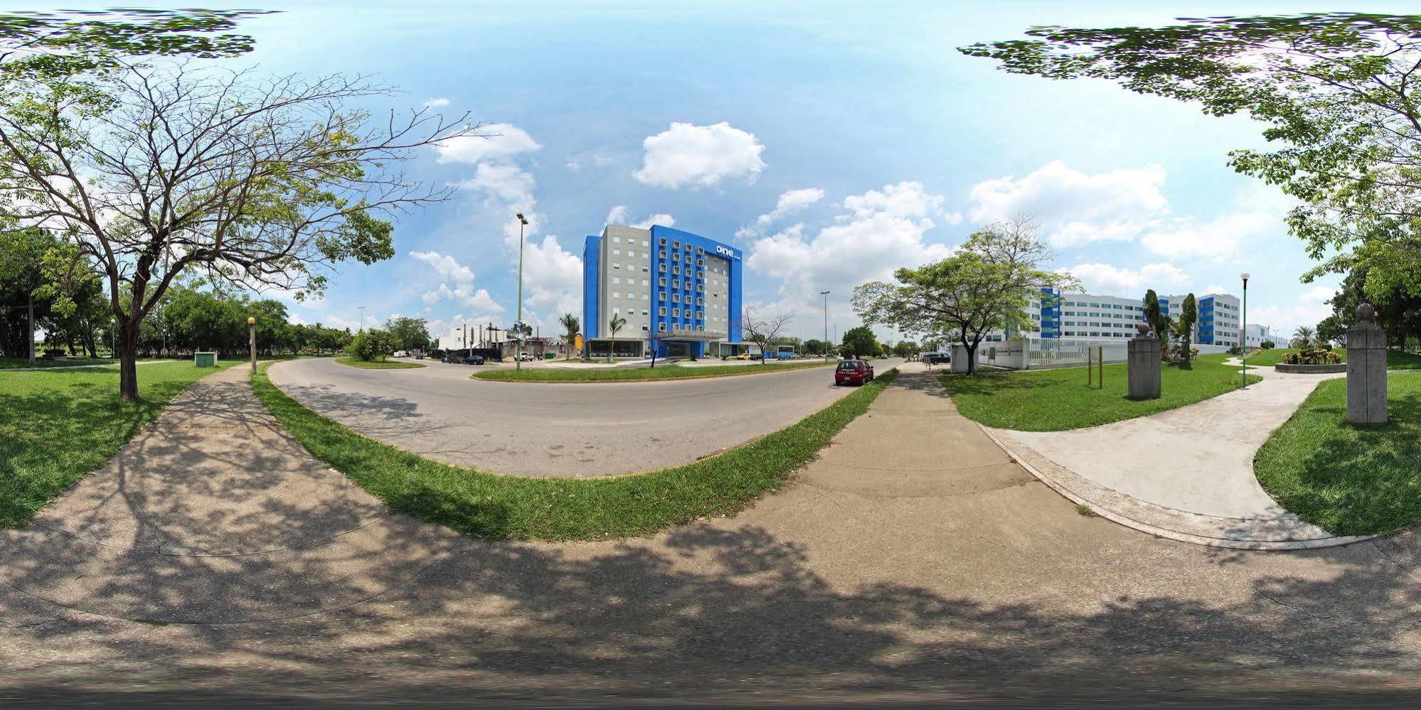 One Villahermosa 2000 Buitenkant foto
